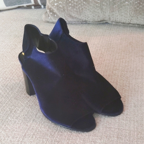 Steve Madden Velvet Blue Chuck Heels - Picture 2 of 7